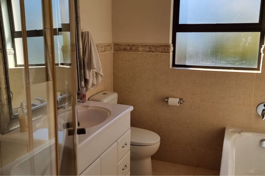 4 Bedroom Property for Sale in WestLake Country Safari Estate North West